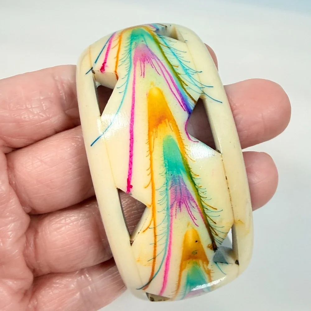 Vintage 80s Resin Bangle Bracelet Peacock Feather Cutout Cream Acrylic Wide 7.5